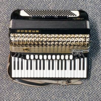 Hohner Atlantic IV N De Luxe Accordion image 2