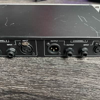 dbx 215s Dual Channel 15-Band EQ 2010s - Silver image 7