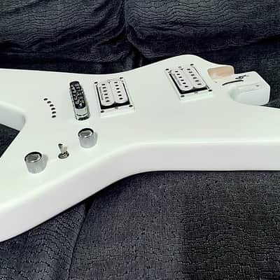 MINT NOS 2014 KRAMER VOYAGER (ALPINE WHITE) LOADED BODY - TUNE-O-MATIC BRIDGE, SD JB / JAZZ PICKUPS image 3