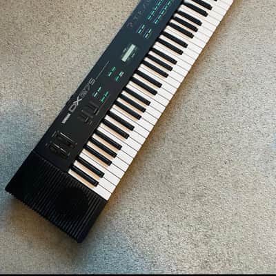 Yamaha DX27S Programmable Algorithm Synthesizer with Speakers 1985 - Black