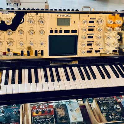Moog Minimoog Voyager 10th Anniversary (#7) Gold Edition 44-Key Monophonic Synthesizer 2012 - Black / Gold image 4
