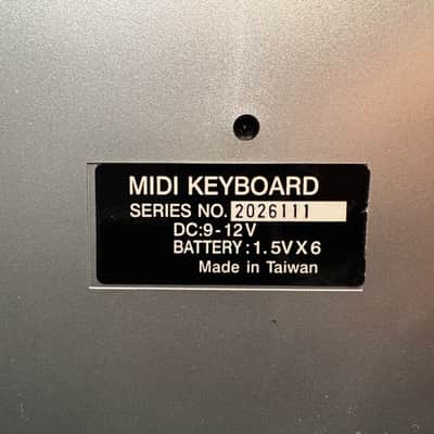 Midiman Oxygen 8 25-Key MIDI Controller Keyboard 2000s Silver image 5