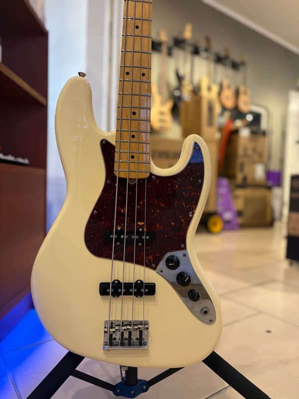 Fender American Standard Jazz Bass with Maple Fretboard 2008 - 2016 - Olympic White image 1