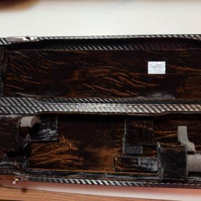Wiseman traditional flute case 2015-18 - carbon-fibre effect finish image 2