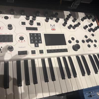 Modal Electronics 001 Hybrid Digital / Analog 2-Voice Synthesizer 2010s - White image 7