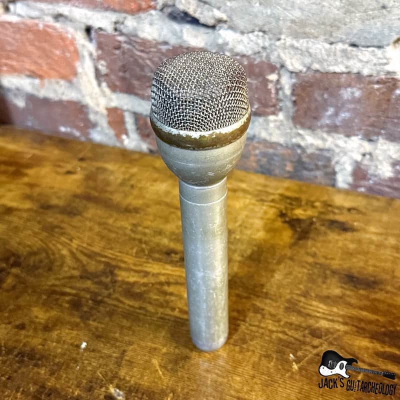Realistic 33-1070 Dynamic Microphone *MIJ* (1960s - 1970s) image 1
