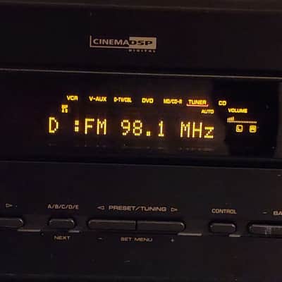 Yamaha Yamaha HTR-5640 is a 6.1-channel digital home theater A/V receiver 2000 - Black image 2