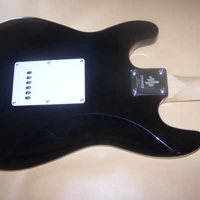 Donner DST 39 Inch Full-Size Solid Body Strat Style Electric Guitar w/Gig Bag image 9