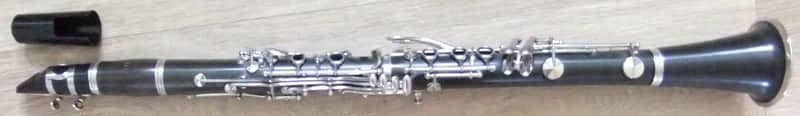 RARE, VINTAGE NICE QUALITY BENTLEY RESIN OR PLASTIC ?? CLARINET - GOOD, USED CONDITION BUT UNTESTED image 1