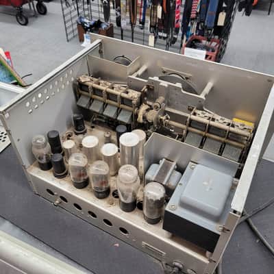 Hewlett Packard Model 650A Test Oscillator - Gray image 8