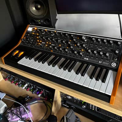 Moog Subsequent 37