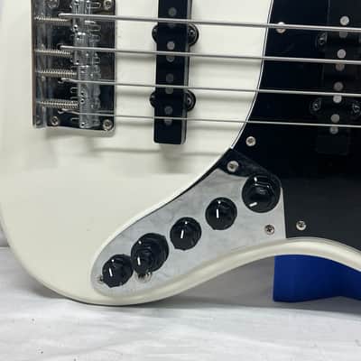 Sire Marcus Miller V7 4- String J-Style Electric Bass image 5