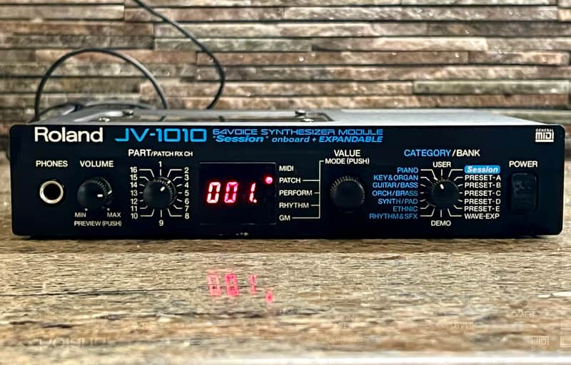 Roland JV-1010 64-Voice Synthesizer Module 1999 - 2003 - Black image 1