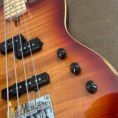 Sire Marcus Miller U5 2025 - Tobacco Sunburst image 2
