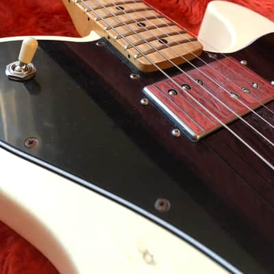 Fender Deluxe Vintera Road Worn Nitro finish  2020 - Nitro image 2