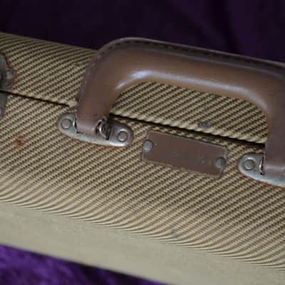 Fender Stratocaster Telecaster 1950s style vintage tweed case made in USA*cool hard case with a real vintage vibe to it*heavily used but still goin' strong after many years on the road*perfect fit for your old Strat/Telly image 9