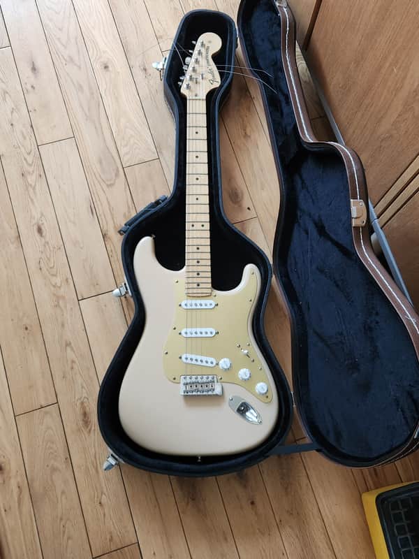 USA made Fender Highway One Stratocaster with Maple Fretboard 2007 - 2008 - Honey Blonde Transparent