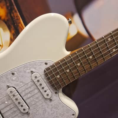 Ibanez ICHI00-VWH Signature Guitar 6-Str Ichika Nito Vintage White image 2