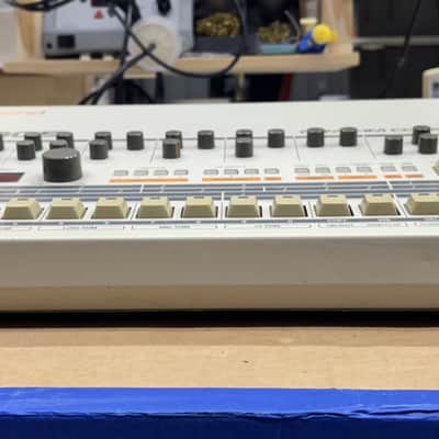 Roland TR-909 110v Rhythm Composer Analog Vintage Drum Machine TR909 image 7