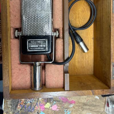 Super Clean Toshiba F Ribbon microphone with new ribbon & cable - film prop used on screen! Walnut case image 1