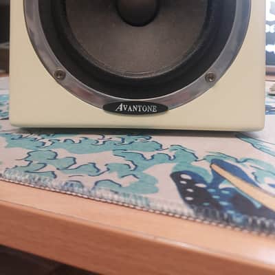 Avantone Pro MixCubes Passive (Single) 2011 - Present - Buttercream image 1