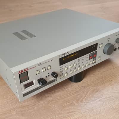 Akai S700 Sampler (1987) – Near Mint / ASK70 Expansion!
