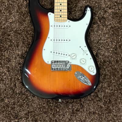 Fender Player Stratocaster with Maple Fretboard 2018 - Present - 3-Color Sunburst image 2