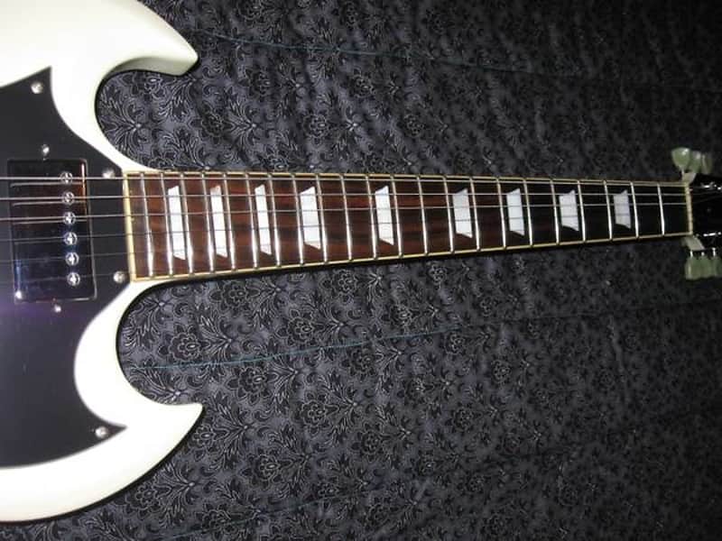 White MIJ Photogenic SG with Gibson deluxe tuners and open book