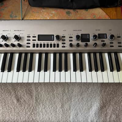 Korg KingKORG 61-Key Analog Modeling Synthesizer + travel case