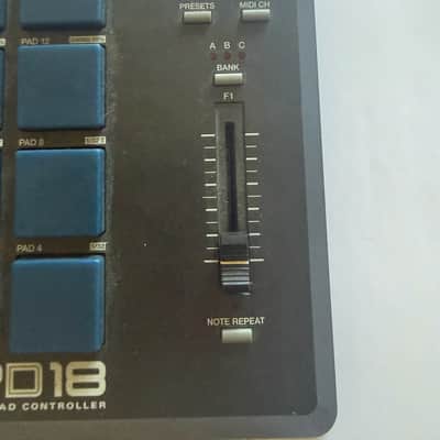 Akai MPD18 - Blue Pads image 5
