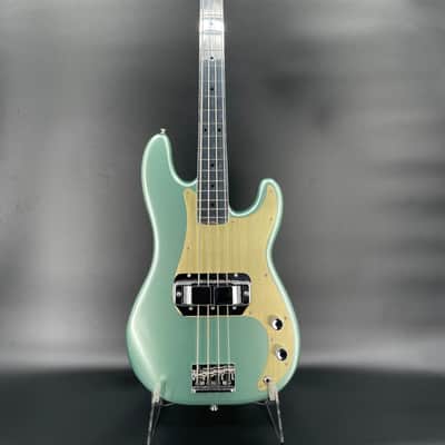 Immagine Electrical Guitar Company 34.00 bolt on Aluminum neck P Bass Rickenbacker horseshoe 2023 - Polished and Mystic Surf Green - 2