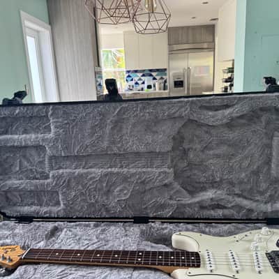 Fender Deluxe Molded Guitar Case for Stratocaster and Telecaster Electric Guitars 2025 image 8