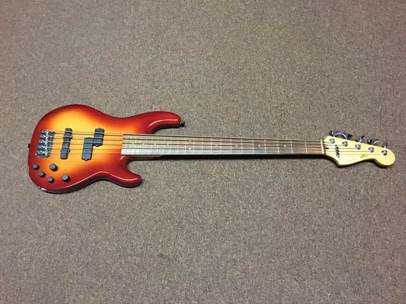 Fender Deluxe Series Zone Bass V 2004 - 2006 image 1