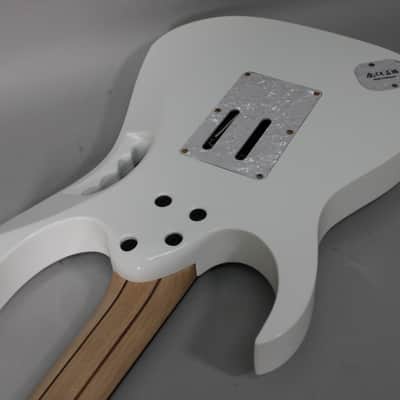 Ibanez JEM7VP Steve Vai Signature with Rosewood Fretboard 2004 - 2019 White image 12