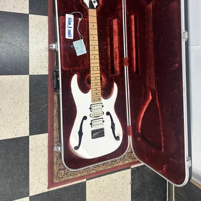Ibanez PGM301-WH Paul Gilbert Signature 2003 - 2008 - White image 3