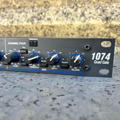 DBX 1074 Quad Gate image 3