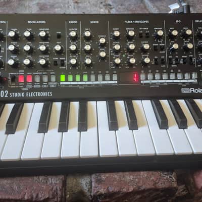 Roland SE-02 Boutique Series Synthesizer Module with K-25m