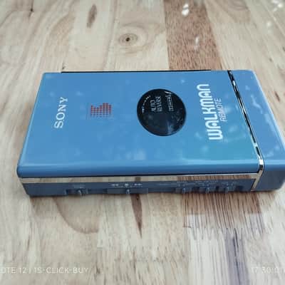 Sony WM 109 1986 - Sony Walkman Cassette player WM 109 light green working image 5
