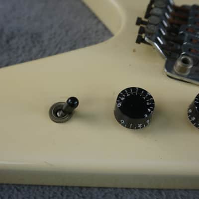 Fernandes/Burny BSV-70 The Function Flying V Short Scale image 11
