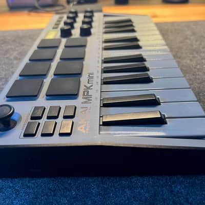 Akai MPK Mini MK3 Gray + Decksaver Cover image 3