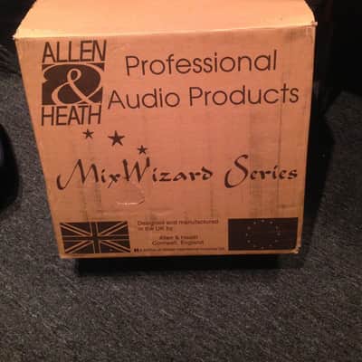 Allen & Heath Mix Wizard 20:8:2  Blue image 17