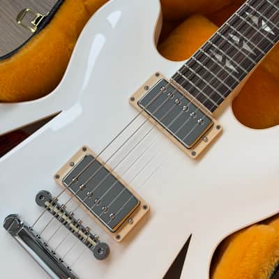 SIGNED ✍️Gibson Custom Shop White Limo Dave Grohl DG-335 Alpine White SIGNED✍️ BY DAVE GROHL 50 PIECES WORLDWIDE RARE Foo Fighters (VIDEO) image 6