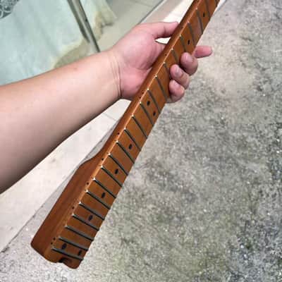 Headless 24frets roasted maple electric guitar neck c contour 25.5 spoke truss rod  with lock image 3