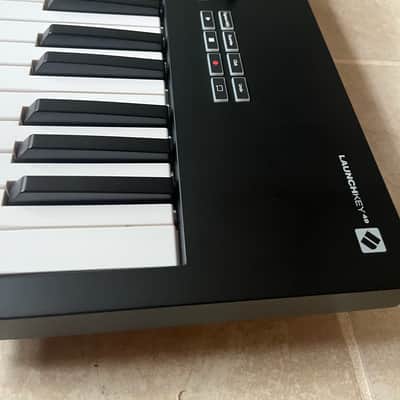 Novation Launchkey 49 MKIII MIDI Keyboard Controller 2020 - Present - Black image 3