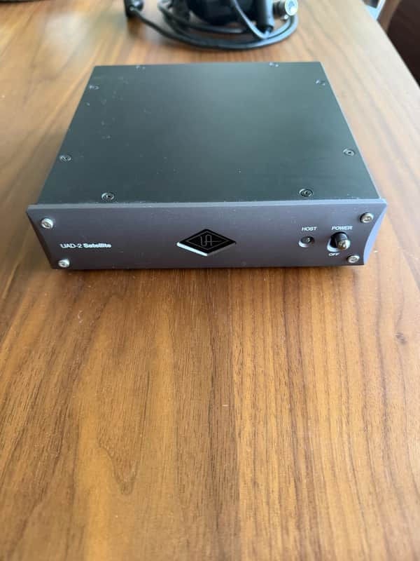 Universal Audio UAD-2 Satellite Thunderbolt 3 OCTO Core Desktop DSP Accelerator 2019 - Present - Gray image 1