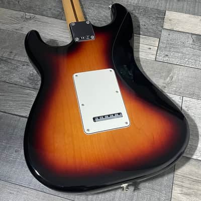 2017 Fender Stratocaster MIM - Sunburst image 2