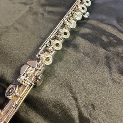 Yamaha Japan YFL-581 open-hole Flute - B foot image 8