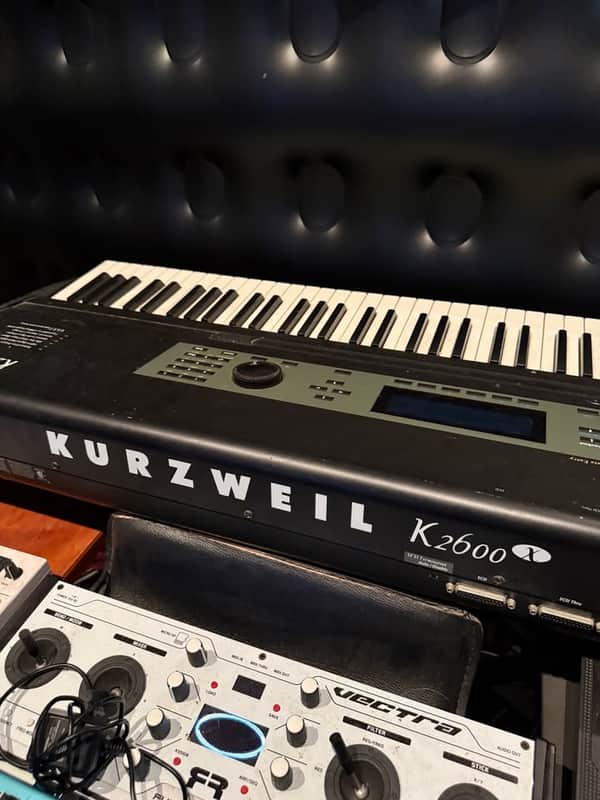 Kurzweil K2600XS 88-Key Digital Sampling Workstation Synthesizer 2000s - Black image 1