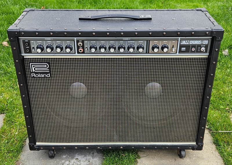 Roland JC-120 Jazz Chorus 2-Channel 120-Watt 2x12