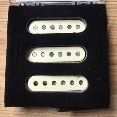 Fender Custom Shop Hand Wound '60/63 Stratocaster Pickups 2021 - Present - White image 2